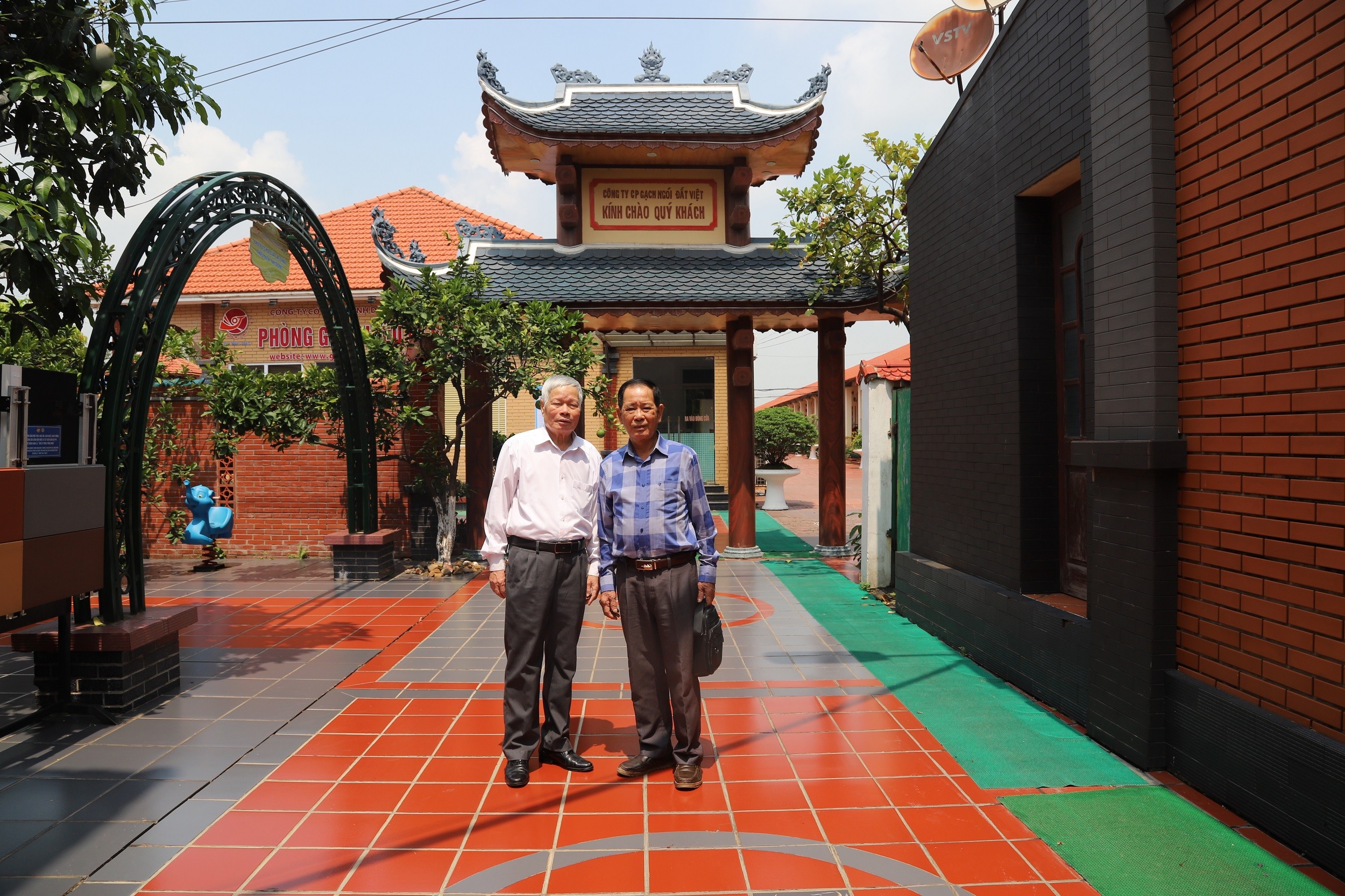 ong-hue-1781322384 ong-hue-1781322384.jpg